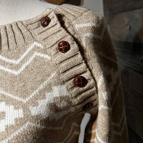 Brand New Woman’s Sweater - Picture 2 of 6